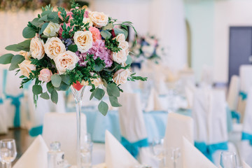 Bouquet of beige roses and pink hydrangeas stands in the centre