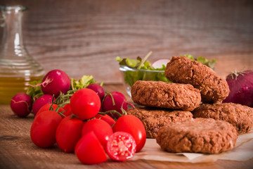Meatballs with salad. 