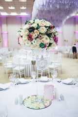 Centerpiece made of white and pink roses