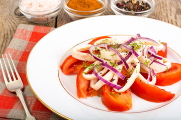 Salad with squid, tomato and red onion