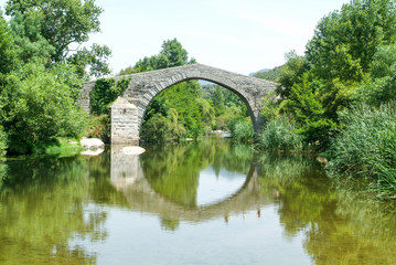 Fototapeta na wymiar Spin'a Cavallu Genoese bridge over river Rizzanese near Sartene