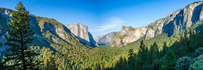 Fotobehang Yosemite Valley panorama © Michal Jastrzebski