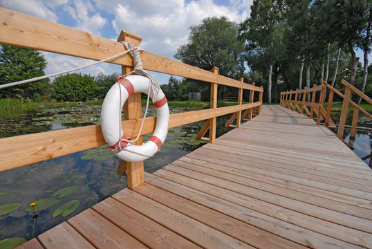 Rettungsring auf Steg