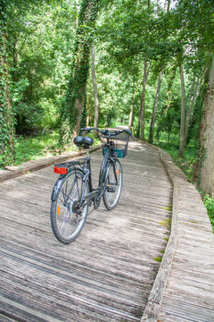 Piste cyclable &agrave; La Garette, Marais poitevin, limousin poitou charentes