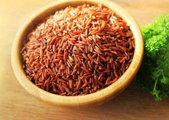Fototapeta na wymiar Red rice in bowl 