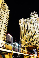 Fototapeta premium train between buildings