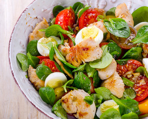 Chicken and vegetable salad. Healthy eating.