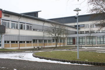 Fototapeta na wymiar Schulhaus , Schulgebäude