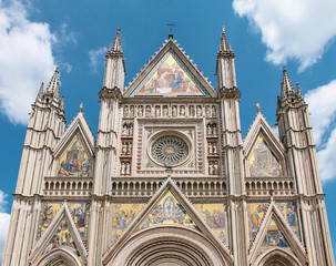Fototapeta na wymiar Dettagli della facciata del duomo di Orvieto