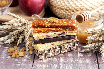 Muesli and dried fruit bars