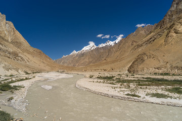 Obraz premium Curve of river along the way to K2 base camp, K2 trek, Pakistan