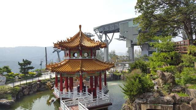Zhinan Temple at cable car station