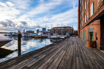 Fototapeta premium Fells Point Water Front of Hendersons Wharf in Baltimore, Maryla