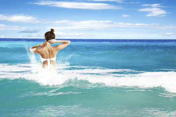Fototapeta premium waves on sea and woman in bikini 