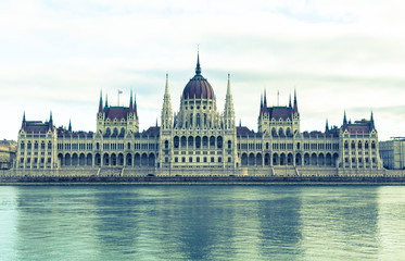 Fototapeta premium Ungarisches Parlament Budapest bei Tag