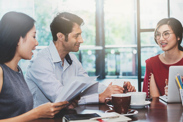 Fototapeta premium 3 people meeting in coffee shop, business casual conceptual
