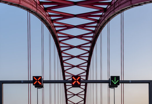 Br&uuml;cke der Solidarit&auml;t