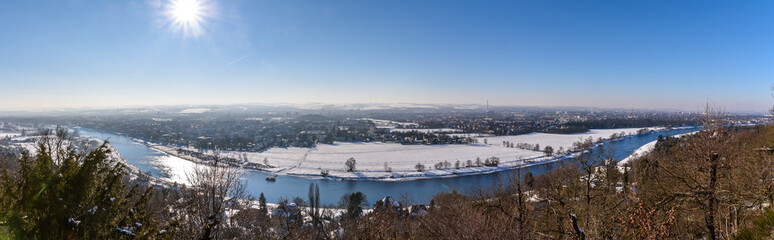 Winterlandschaft - Panorama über Elbtal in Dresden