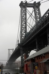 Naklejka premium manhattan bridge im nebel