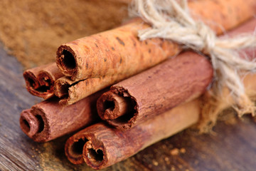 Rolls of cinnamon sticks and powder cinnamon