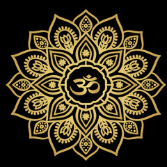 Золотая Мандала на чёрном фоне