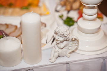 The figure of the angel as an ornament on the table 7423.