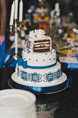 The couple shared a wedding cake for guests 7683.
