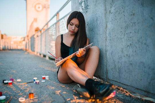 artist girl with blue hair