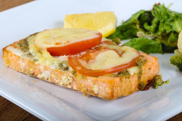 Baked salmon with pesto