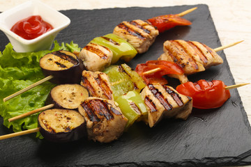 Chicken and vegetables skewer