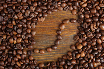 Roasted coffee in the shape of a leaf.