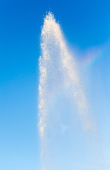 Obraz na płótnie Canvas water splashing from the fountain in the background of blue sky