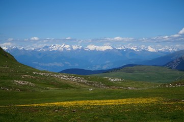 Fototapeta premium Schlernhochfläche und Aussicht auf Alpenpanorama