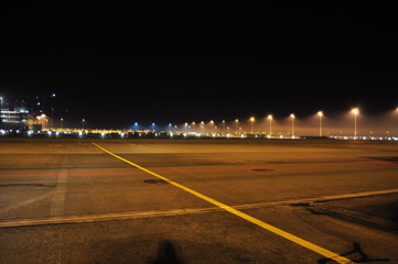 Nocne lotnisko