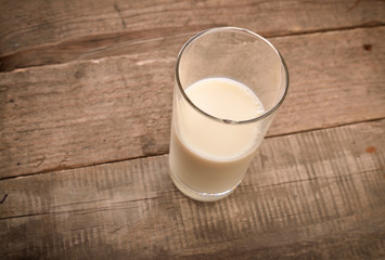 Frische Milch im Glas
