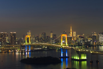 虹色 レインボーブリッジと東京タワー　夜景