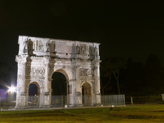 Fototapeta na wymiar Konstantinsbogen Rom bei Nacht