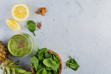 Green smoothie and ingredients