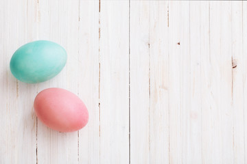 Obraz na płótnie Canvas Easter eggs on a wooden background
