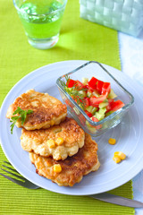 Maispuffer mit Salat