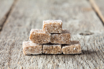 Brown cane sugar cubes
