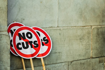 Protest banners "no cuts"