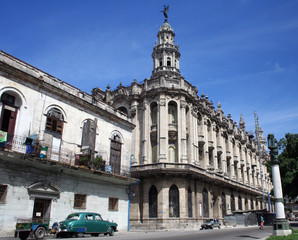Fototapeta na wymiar Colonial building in Havana, Cuba