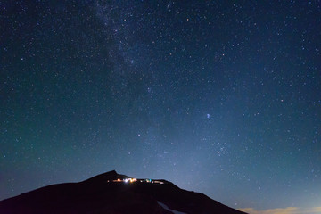 長野　北アルプス　星空と白馬岳山頂