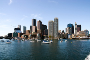 Obraz premium View towards Boston from the sea