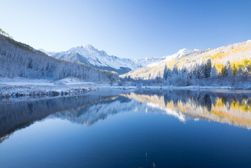 Obraz na płótnie Canvas mountain winter and autumn reflection