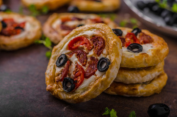 Mini quiche with sausage