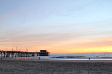 Obraz premium Newport Beach Pier at the sunset - USA