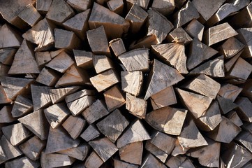 Energie - Brennholz-Stapel im Winter