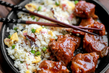 porc au caramel et riz frit 5
